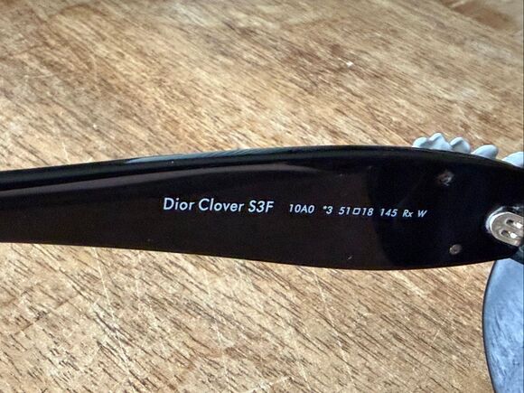 Fashion Oversized Sunglasses with Case – Like New main image 3